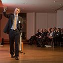 Gespannt folgten die Gäste dem lebendigen Vortrag. Gespannt folgten die Gäste dem lebendigen Vortrag.