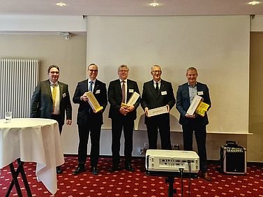 Nach dem Vortrag von Prof. Feld (2. von li.) ehem. Vors. der Wirtschaftsweisen, führte Dr. Döring, stellv. Ministerpräsident Bad.-W. a.D. (2. von re.) durch ein Diskussionspanel, das den Geschmack von Gastgeber Prof. Anterist (ganz li.) getroffen hat. Mit dabei S-CD/Hr. Mues (ganz re.)