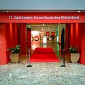 Der rote Teppich führt direkt zum S-CountryDesk Stand